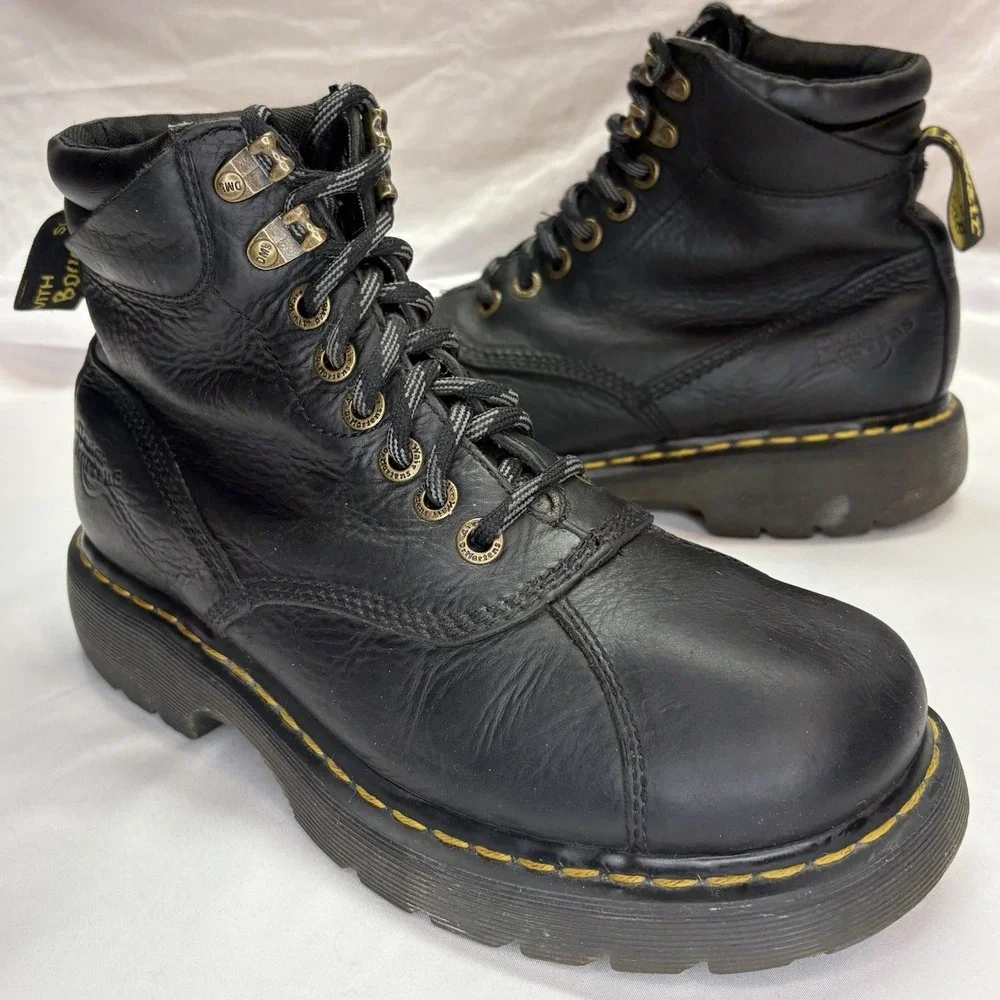 Dr. Martens Boots Size 9 Doc Martens AW004 Black Leather Lace Up Y2K AW0044 8A88